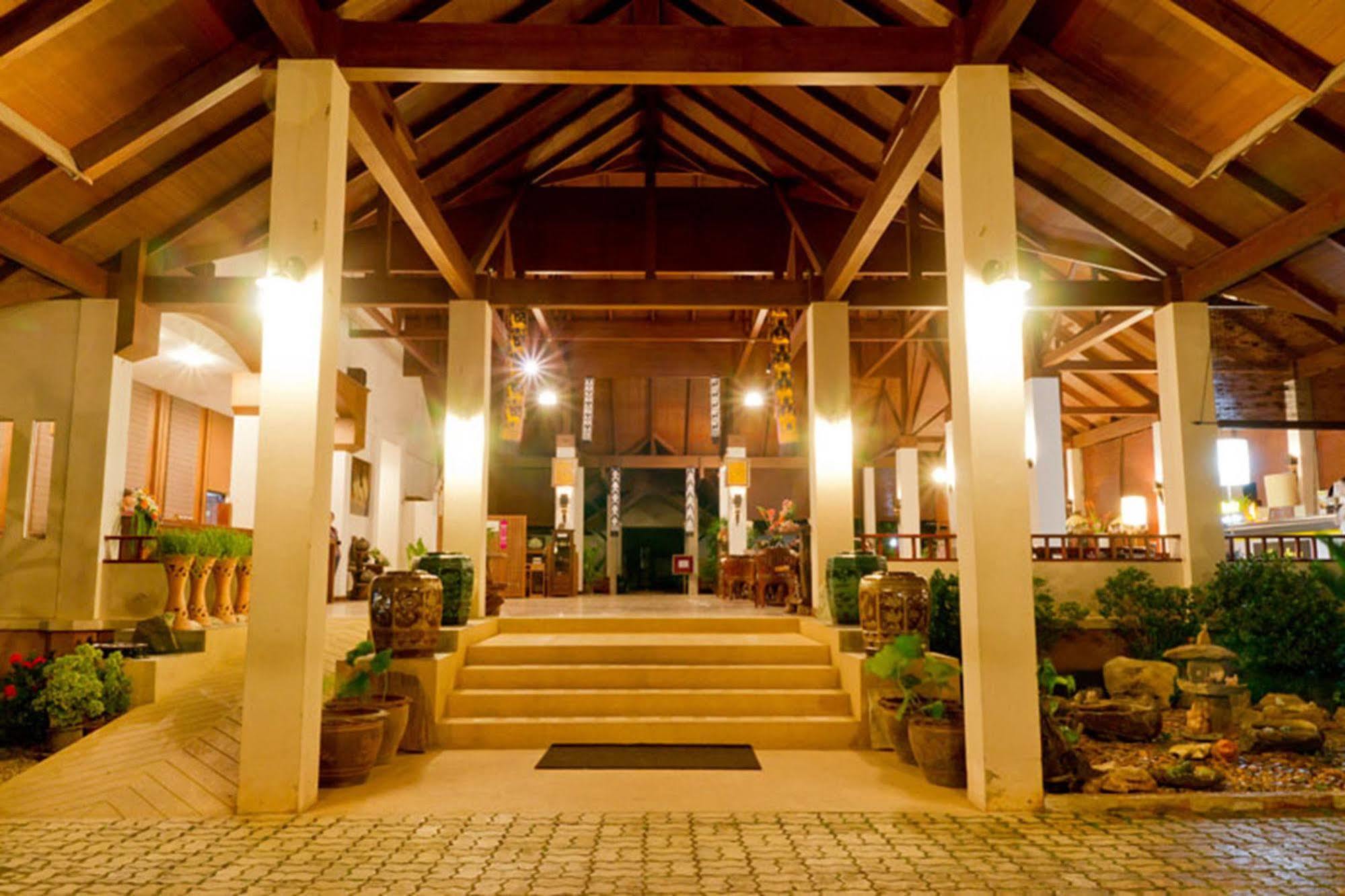 Teak Garden Resort, Csiangraj Kültér fotó